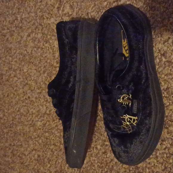 Womens Vans - Picture 2 of 5